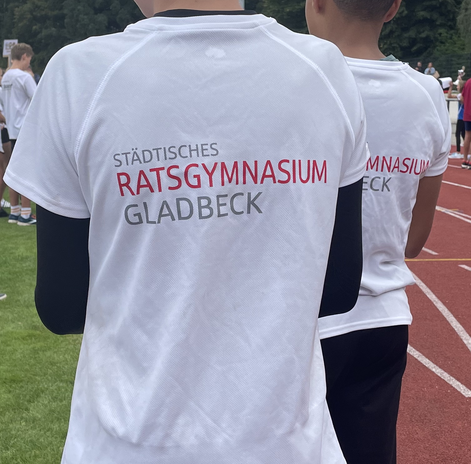 Das Bild zeigt einen American Football-Spieler von hinten, auf dem Rücken steht Team Rats.